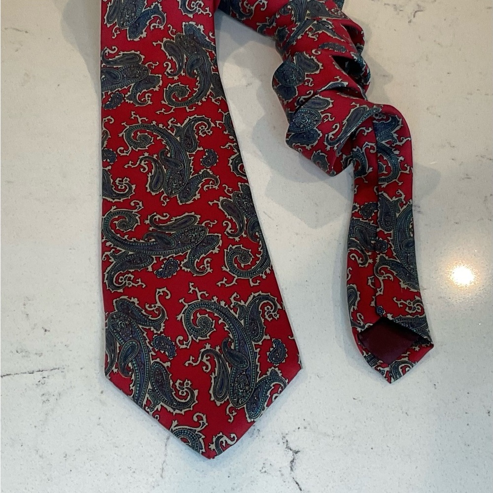 Claybrooke 100% Silk Tie Paisley Print Fabric from Italy Good Condition
